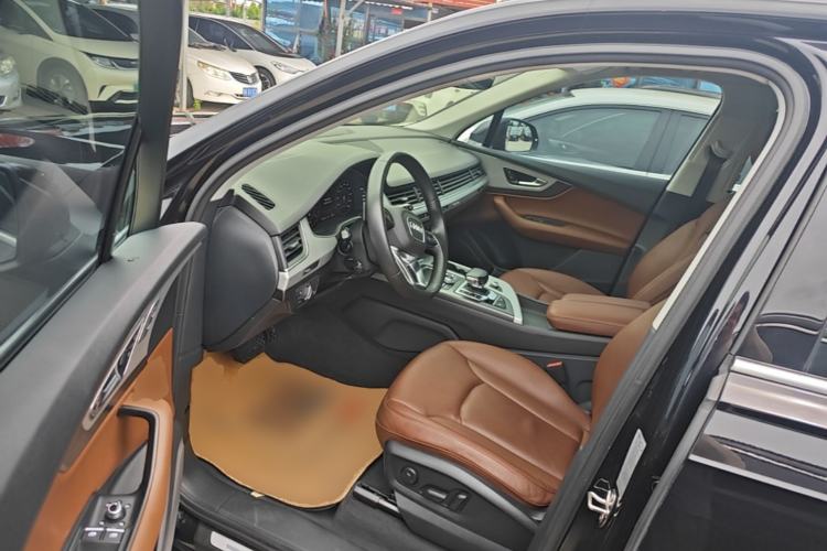 Used Audi Q7 2018 45 TFSI Technology Edition Driver Seat