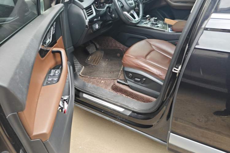 Used Audi Q7 2018 40 TFSI Comfort Model Driver Seat