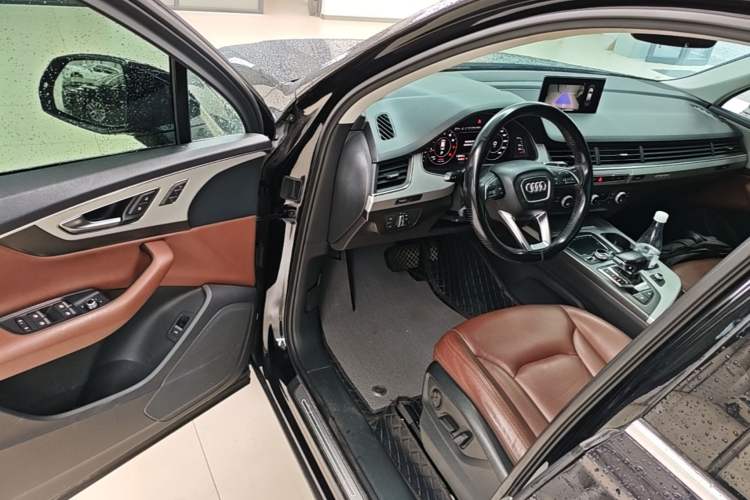 Used Audi Q7 2018 40 TFSI Comfort Model Driver Seat