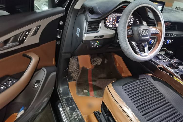 Used Audi Q7 2018 45 TFSI Technology Edition Driver Seat