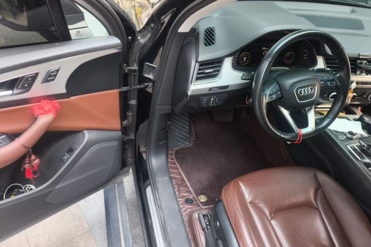 Used Audi Q7 2018 45 TFSI Technology Edition Driver Seat