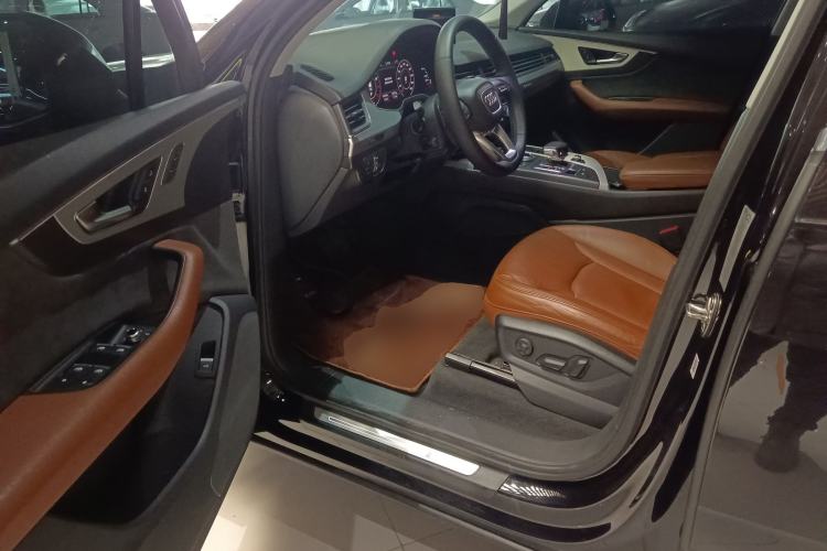 Used Audi Q7 2018 40 TFSI Comfort Model Driver Seat
