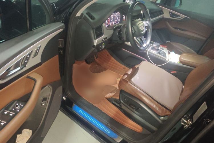 Used Audi Q7 2018 45 TFSI Technology Edition Driver Seat
