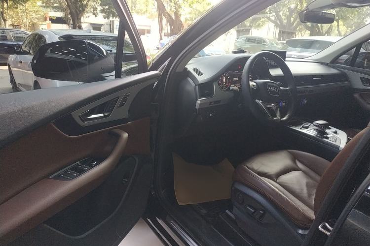 Used Audi Q7 2018 40 TFSI Comfort Model Driver Seat