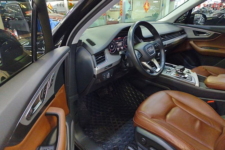 Used Audi Q7 2018 45 TFSI Technology Edition Driver Seat
