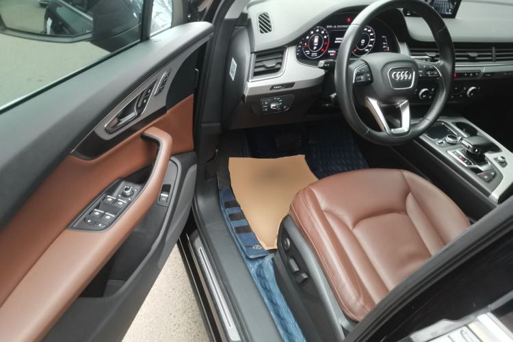 Used Audi Q7 2018 45 TFSI Technology Edition Driver Seat