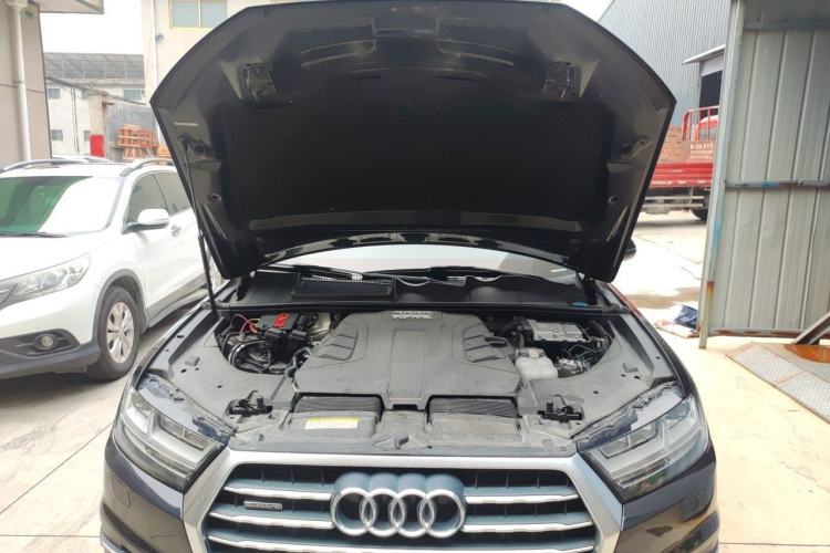 Used Audi Q7 2018 45 TFSI Technology Edition Engine Bay