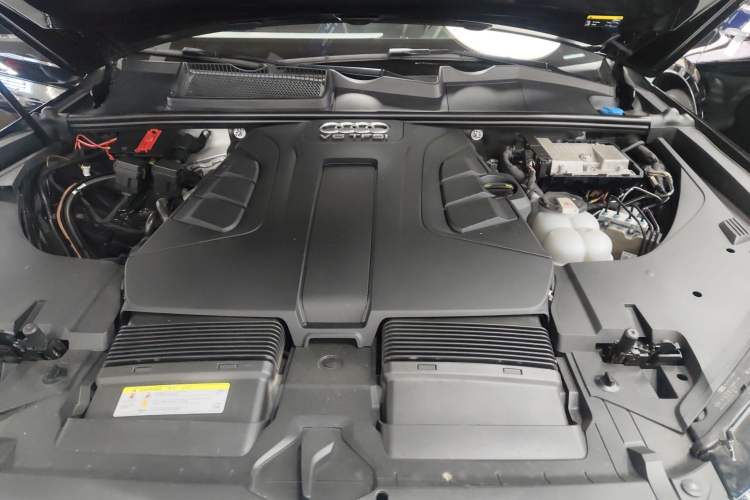 Used Audi Q7 2018 45 TFSI Technology Edition Engine Bay