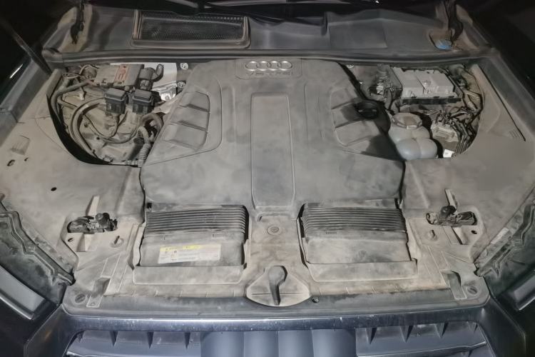Used Audi Q7 2018 45 TFSI Technology Edition Engine Bay