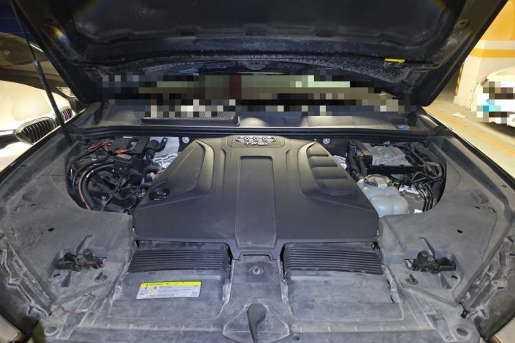 Used Audi Q7 2018 40 TFSI Comfort Model Engine Bay