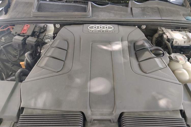 Used Audi Q7 2018 45 TFSI Technology Edition Engine Bay