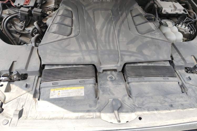 Used Audi Q7 2018 45 TFSI Technology Edition Engine Bay