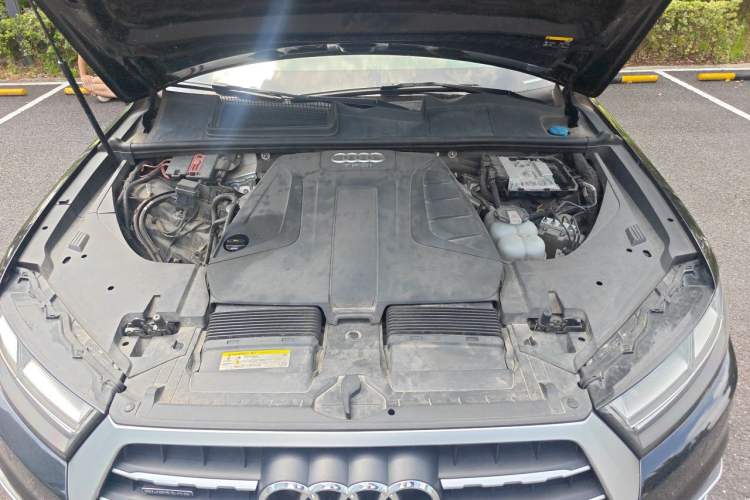 Used Audi Q7 2018 40 TFSI Comfort Model Engine Bay