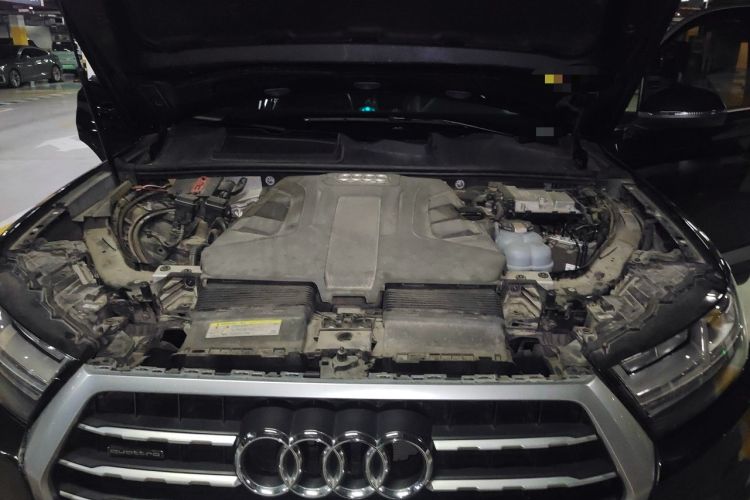 Used Audi Q7 2018 45 TFSI Technology Edition Engine Bay
