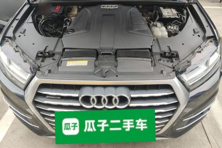 Used Audi Q7 2018 40 TFSI Comfort Model Engine Bay