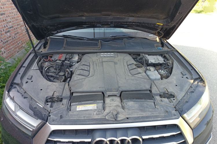 Used Audi Q7 2018 45 TFSI Technology Edition Engine Bay