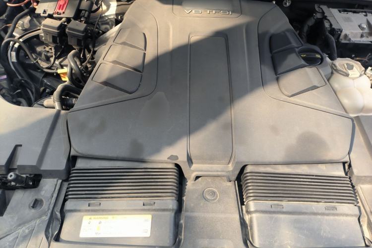 Used Audi Q7 2018 45 TFSI Technology Edition Engine Bay