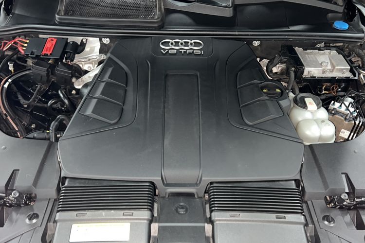 Used Audi Q7 2018 3.0T Prestige Middle East Version Engine Bay