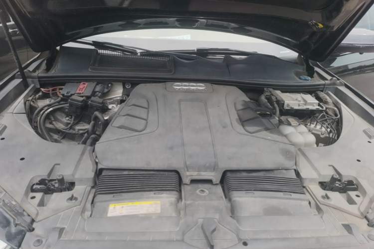 Used Audi Q7 2018 45 TFSI Technology Edition Engine Bay