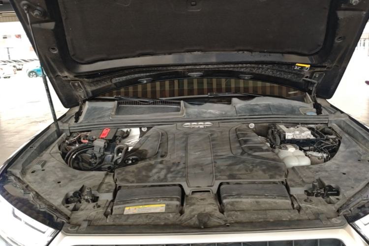 Used Audi Q7 2018 40 TFSI Comfort Model Engine Bay