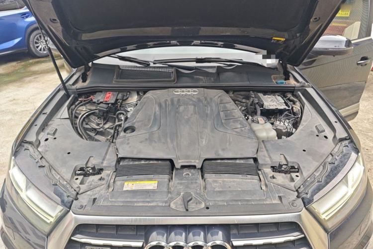 Used Audi Q7 2018 40 TFSI Comfort Model Engine Bay