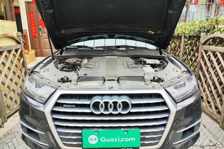 Used Audi Q7 2018 45 TFSI Technology Edition Engine Bay