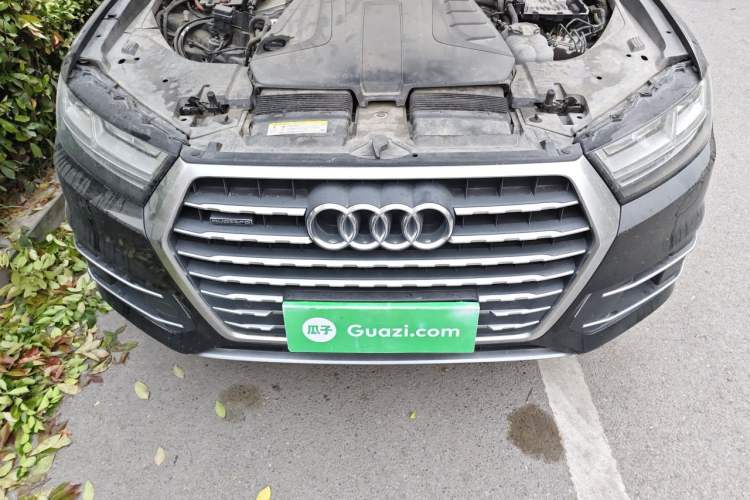 Used Audi Q7 2018 40 TFSI Comfort Model Engine Bay