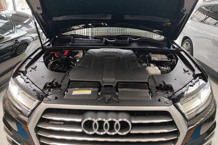 Used Audi Q7 2018 45 TFSI Technology Edition Engine Bay