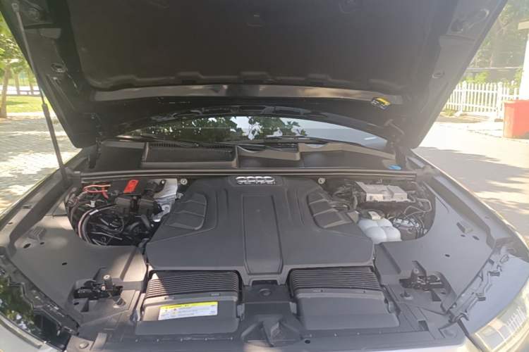 Used Audi Q7 2018 45 TFSI Technology Edition Engine Bay
