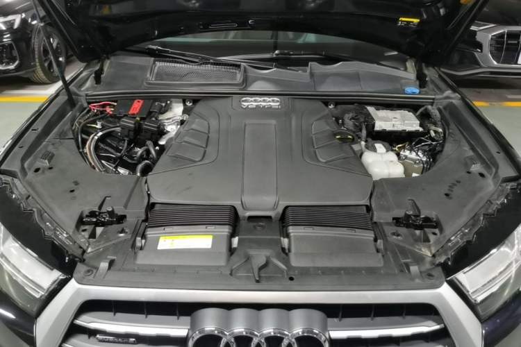 Used Audi Q7 2018 45 TFSI Technology Edition Engine Bay