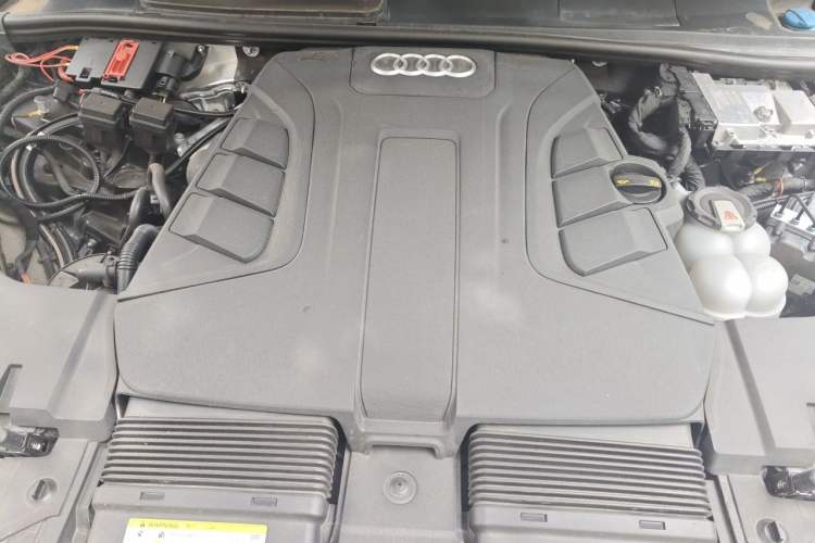 Used Audi Q7 2018 45 TFSI Prestige Edition Engine Bay