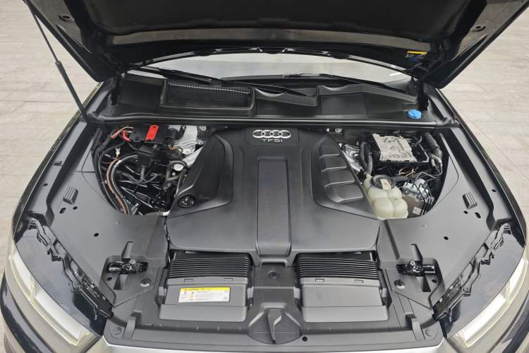 Used Audi Q7 2018 40 TFSI S line Sport Edition Engine Bay