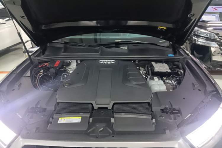 Used Audi Q7 2018 40 TFSI S line Sport Edition Engine Bay