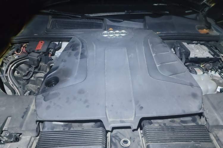 Used Audi Q7 2018 40 TFSI Comfort Model Engine Bay