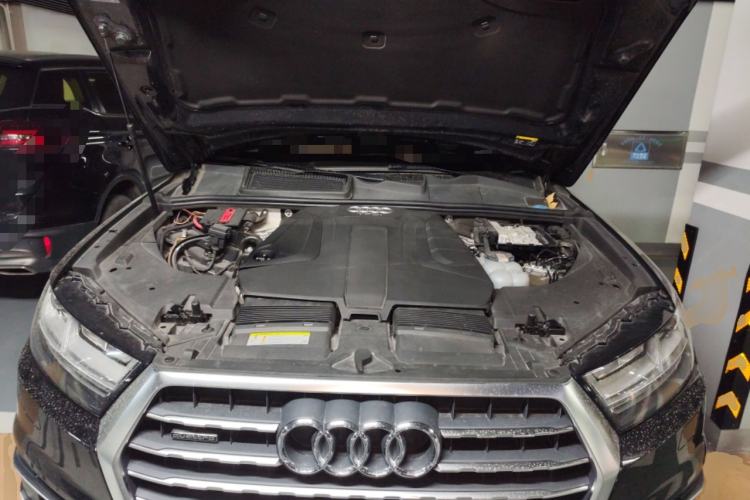 Used Audi Q7 2018 40 TFSI Comfort Model Engine Bay