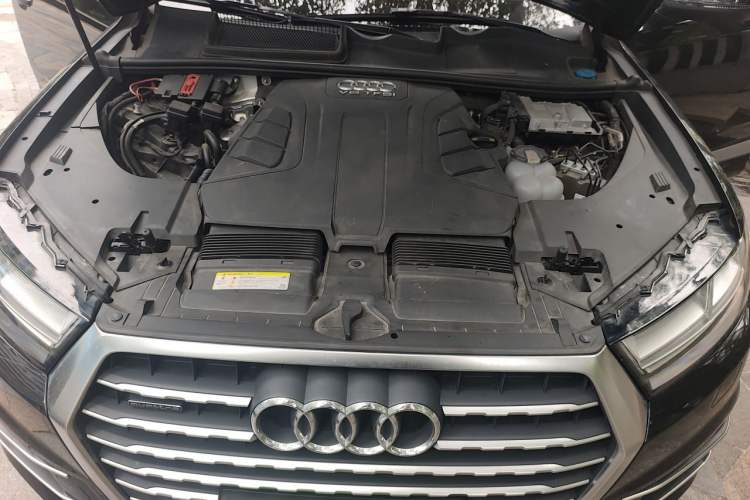 Used Audi Q7 2018 45 TFSI Technology Edition Engine Bay
