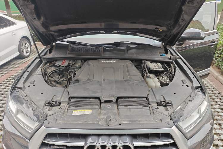 Used Audi Q7 2018 40 TFSI Comfort Model Engine Bay