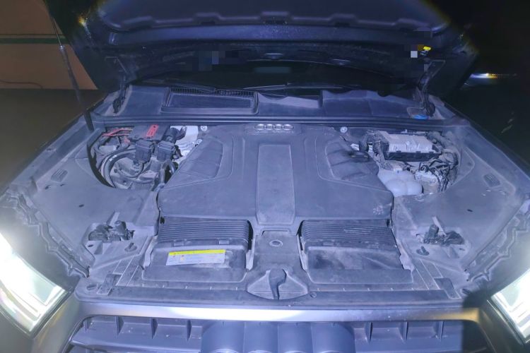 Used Audi Q7 2018 45 TFSI Technology Edition Engine Bay
