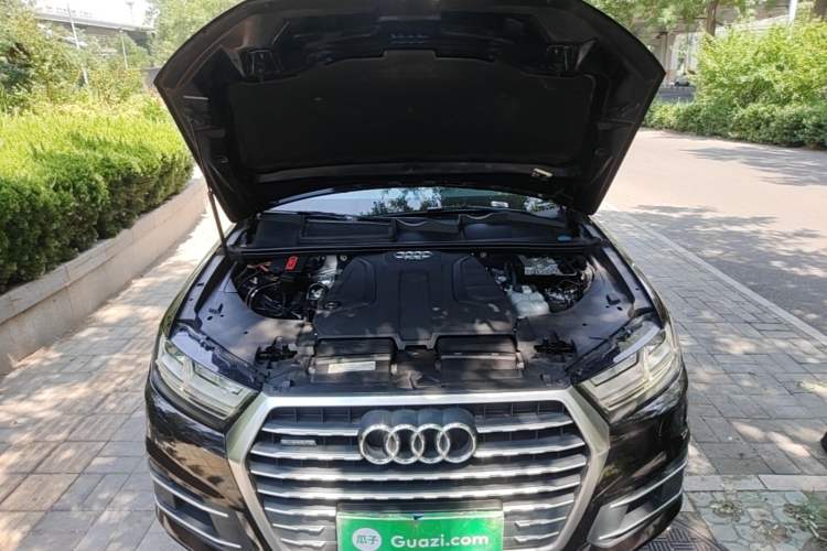 Used Audi Q7 2018 40 TFSI Comfort Model Engine Bay