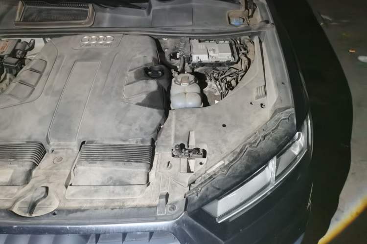 Used Audi Q7 2018 45 TFSI Technology Edition Engine Bay Left