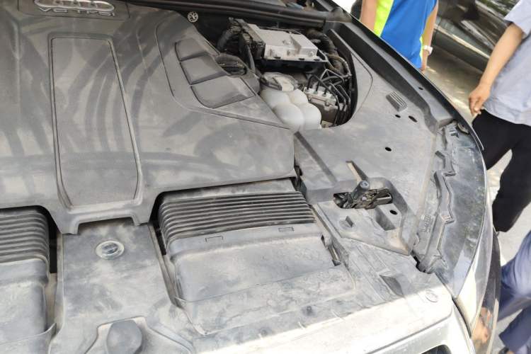Used Audi Q7 2018 45 TFSI Technology Edition Engine Bay Left