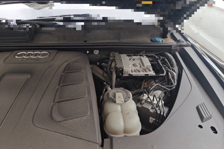 Used Audi Q7 2018 40 TFSI Comfort Model Engine Bay Left