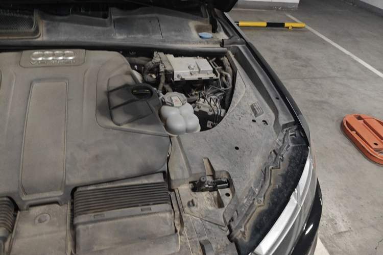 Used Audi Q7 2018 45 TFSI Technology Edition Engine Bay Left