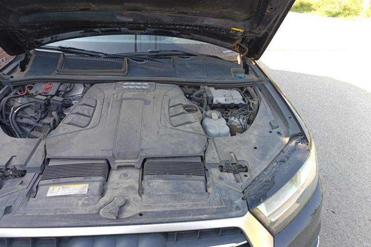 Used Audi Q7 2018 45 TFSI Technology Edition Engine Bay Left