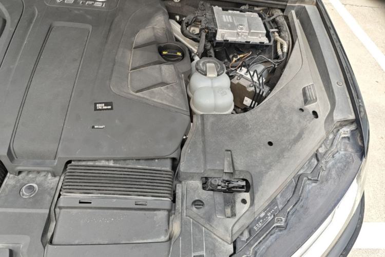 Used Audi Q7  Engine Bay Left