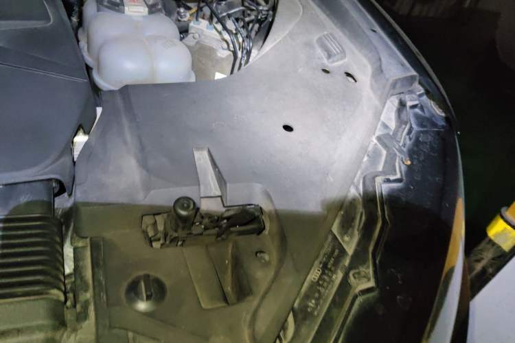 Used Audi Q7 2018 40 TFSI Comfort Model Engine Bay Left