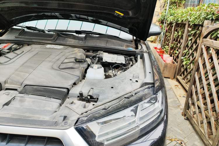 Used Audi Q7 2018 45 TFSI Technology Edition Engine Bay Left