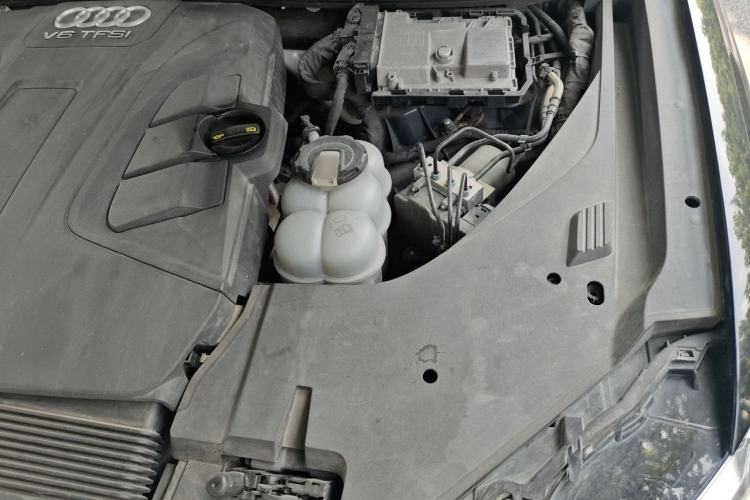 Used Audi Q7 2018 45 TFSI Technology Edition Engine Bay Left