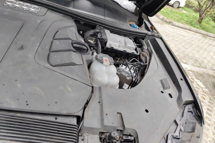 Used Audi Q7 2018 45 TFSI S line Sport Edition Engine Bay Left