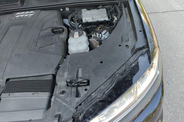 Used Audi Q7 2018 45 TFSI S line Sport Edition Engine Bay Left